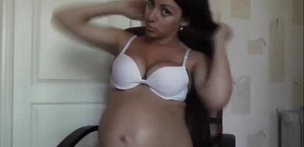  Single pregnant mom does web cam to make money - spank-cams.com